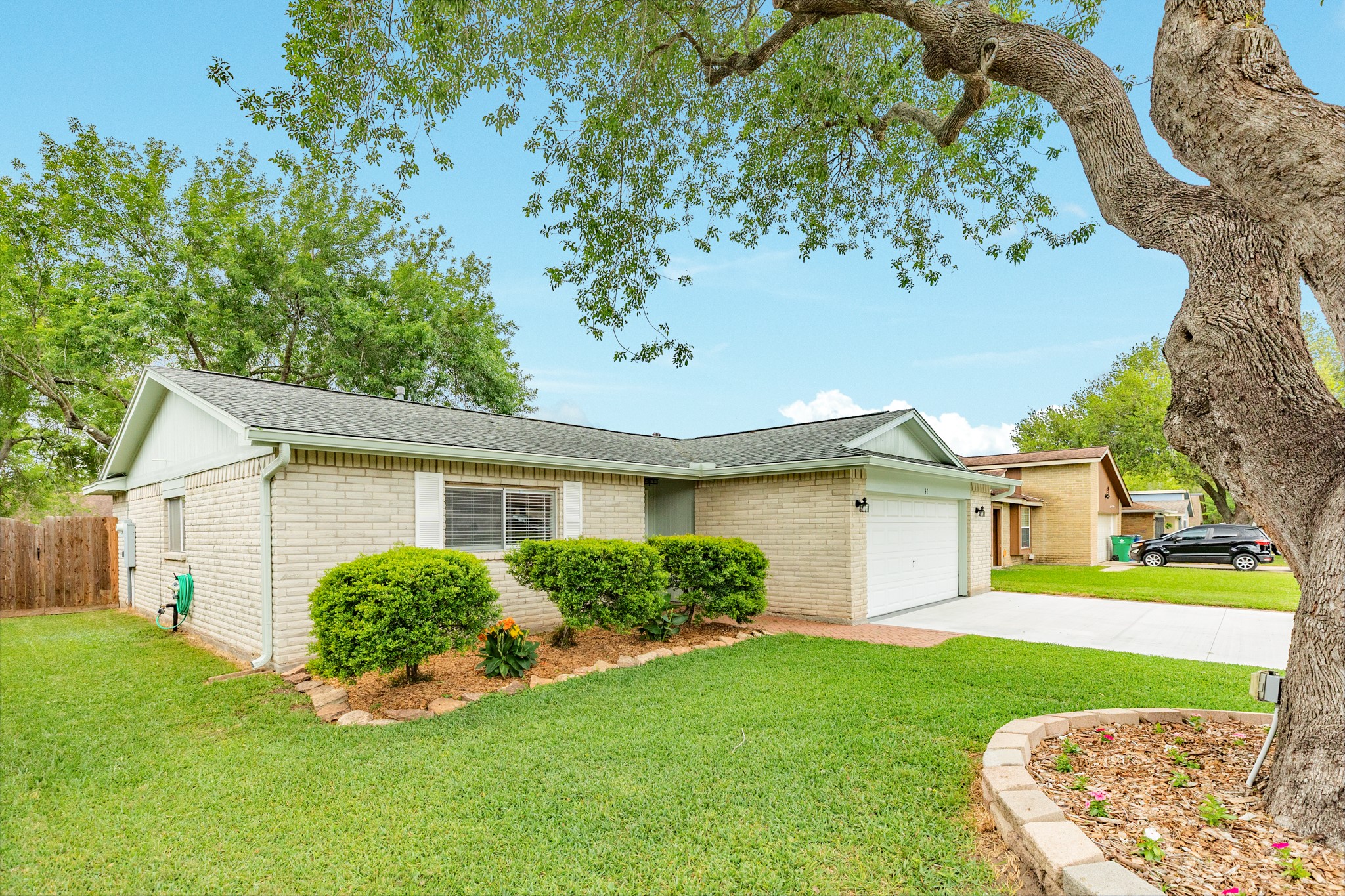 47 Wagon Ln Loop Angleton, TX 77515 - Photo 3 of 25