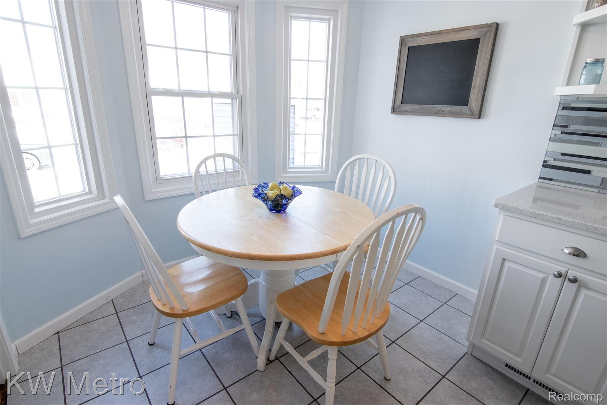 1249 Columbia Road Berkley, MI 48072 - Photo 7 of 21 1249 ColumbiaKit4.jpg