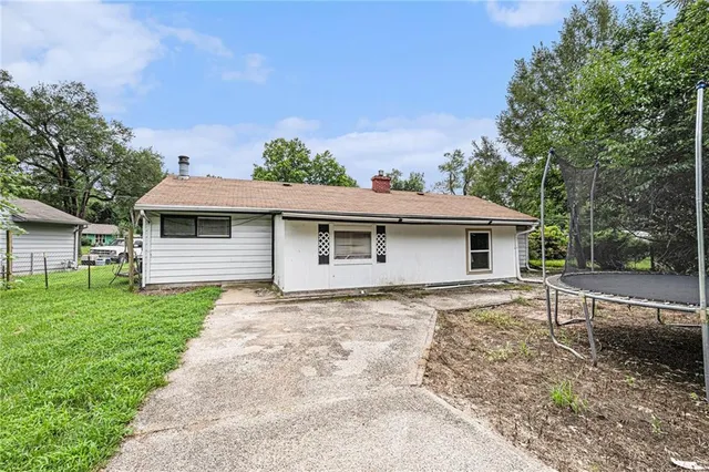 $170,000 | 7104 East 107th Place, Kansas City, MO 64134