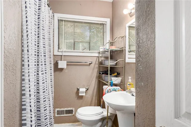 $170,000 | 7104 East 107th Place, Kansas City, MO 64134