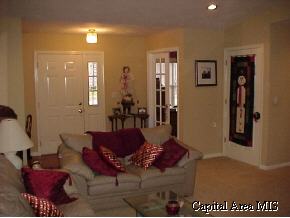840 Cherokee Drive Springfield, IL 62711 - Photo 2 of 9