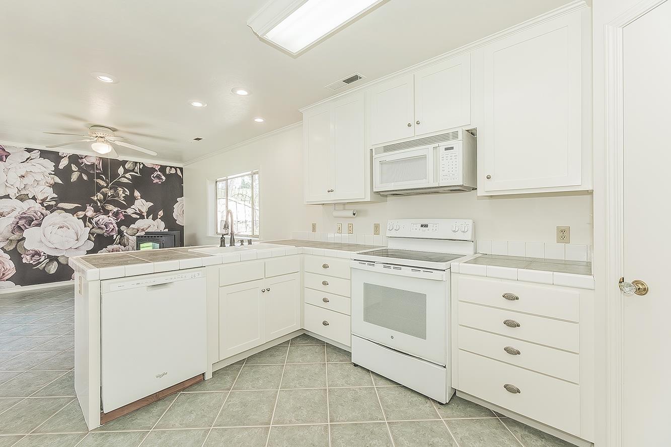 31638 Lodge Road Auberry, CA 93602 - Photo 18 of 90 a kitchen with cabinets appliances and a counter
