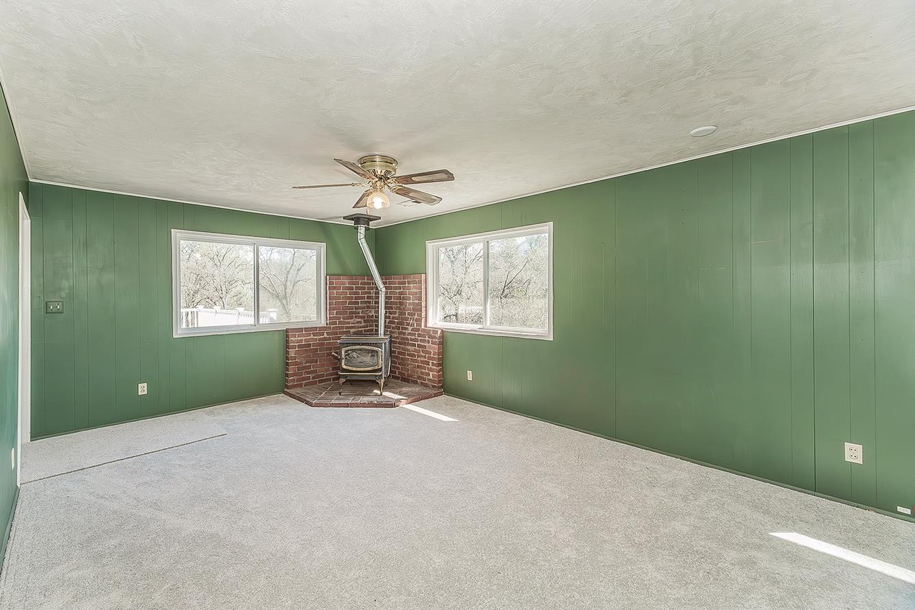 31638 Lodge Road Auberry, CA 93602 - Photo 58 of 90 an empty room with windows and closet