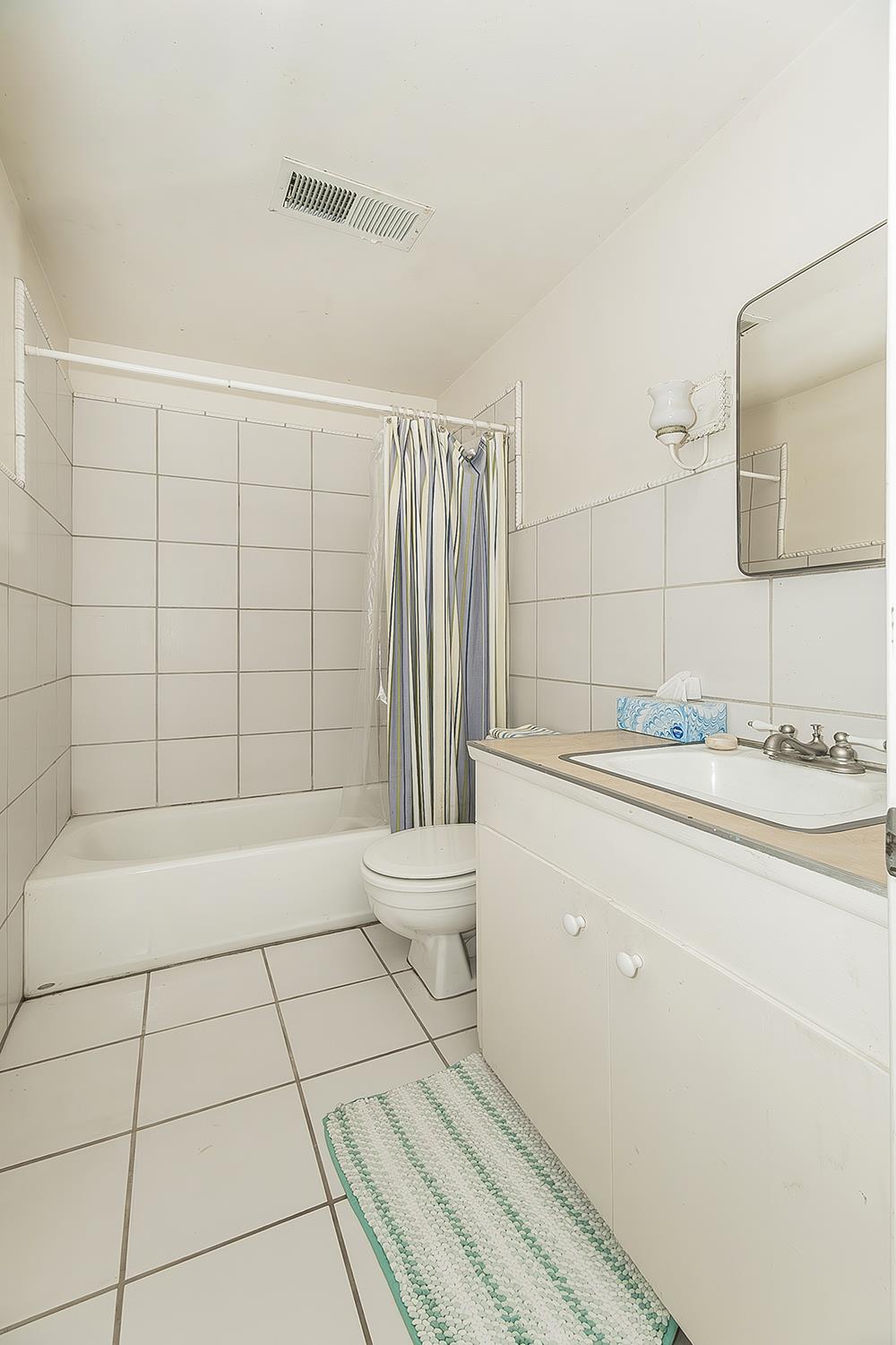 31638 Lodge Road Auberry, CA 93602 - Photo 67 of 90 a bathroom with a bathtub and a sink