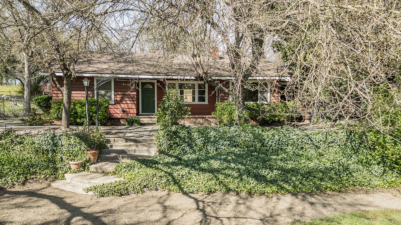 31638 Lodge Road Auberry, CA 93602 - Photo 75 of 90 front view of a house with a yard