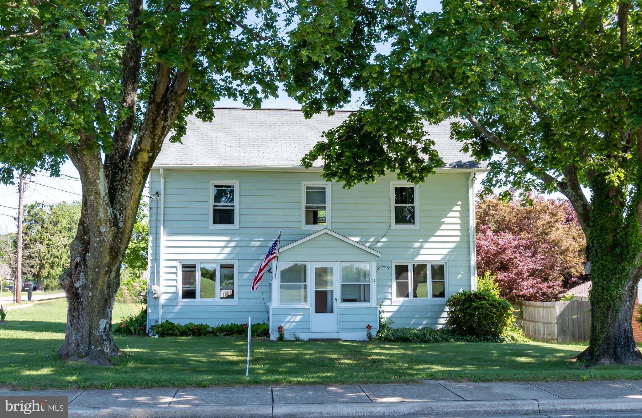 Best of both worlds, farm views & a beach nearby!