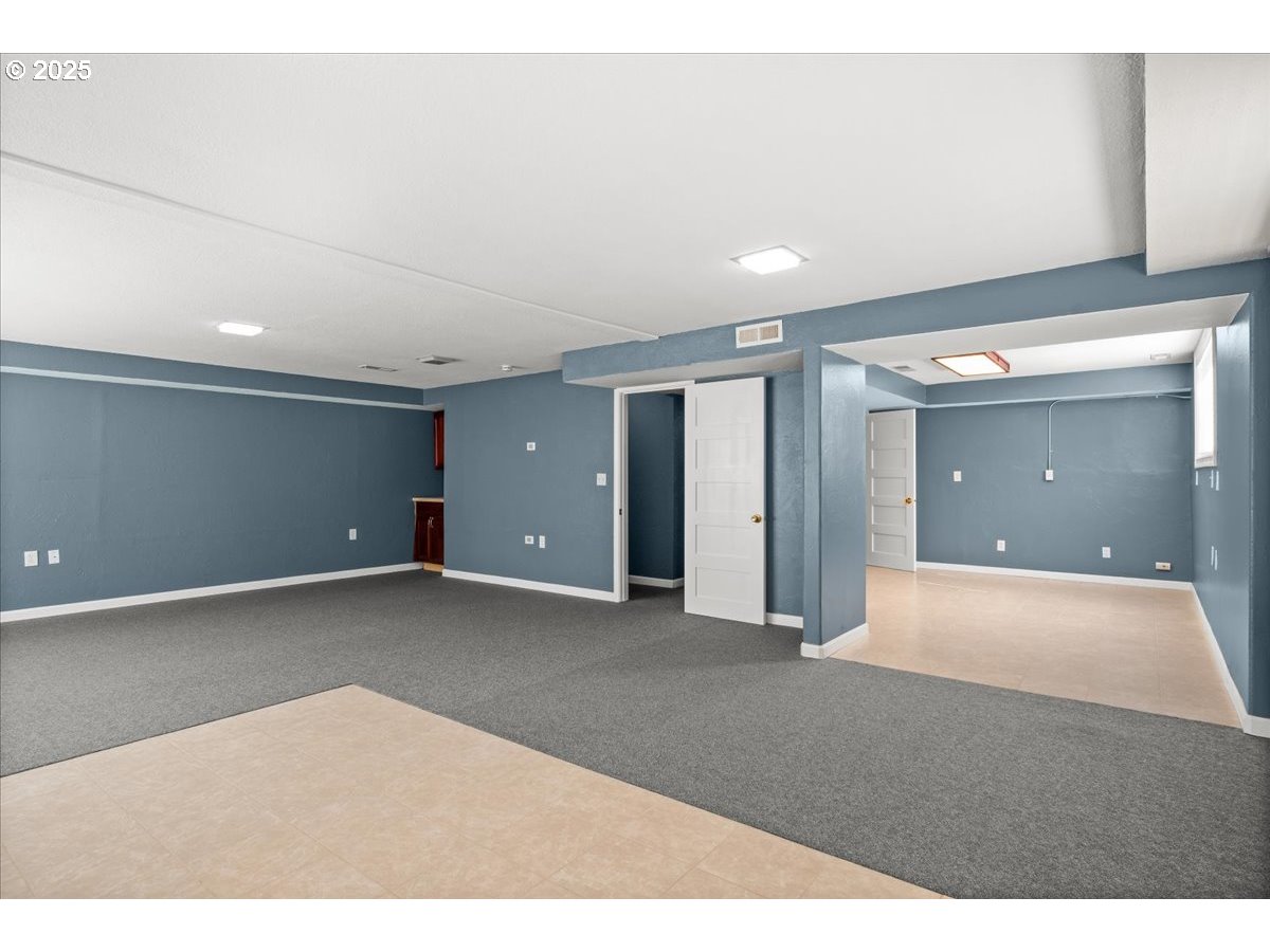 15930 Southwest Colony Place Portland, OR 97224 - Photo 29 of 47 Bathroom