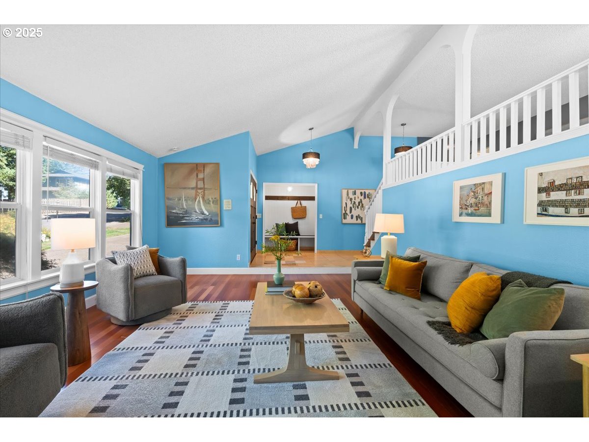 15930 Southwest Colony Place Portland, OR 97224 - Photo 6 of 47 Entrance/Foyer