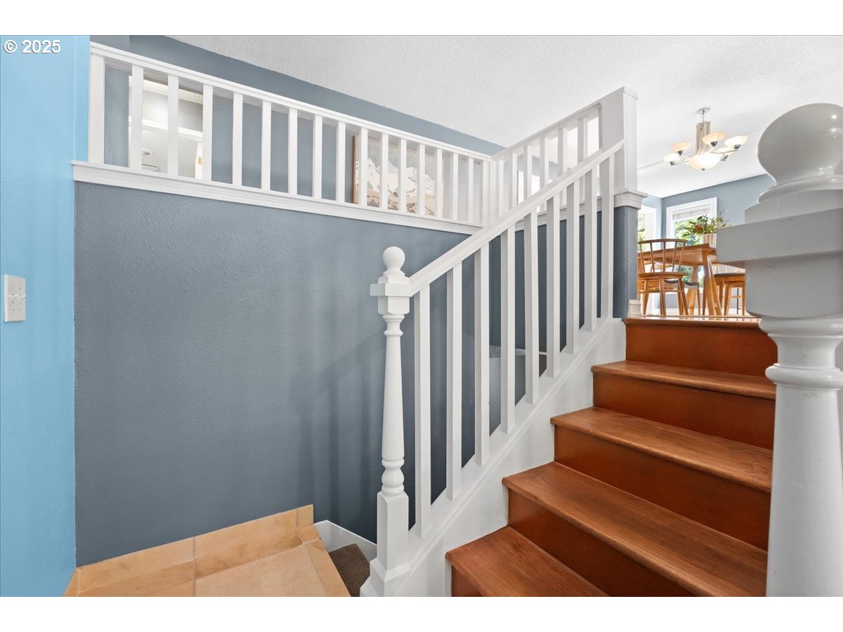 15930 Southwest Colony Place Portland, OR 97224 - Photo 7 of 47 Living Room