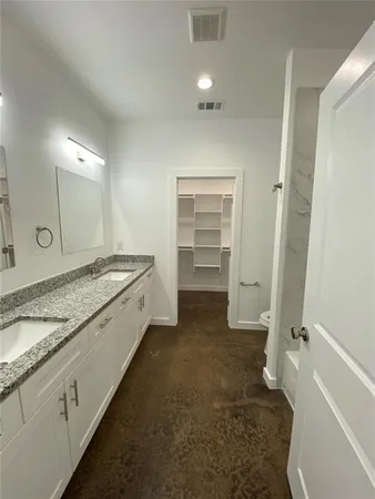 $1,725 | 104 East Forest Avenue, Sherman, TX 75090