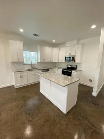 $1,725 | 104 East Forest Avenue, Sherman, TX 75090