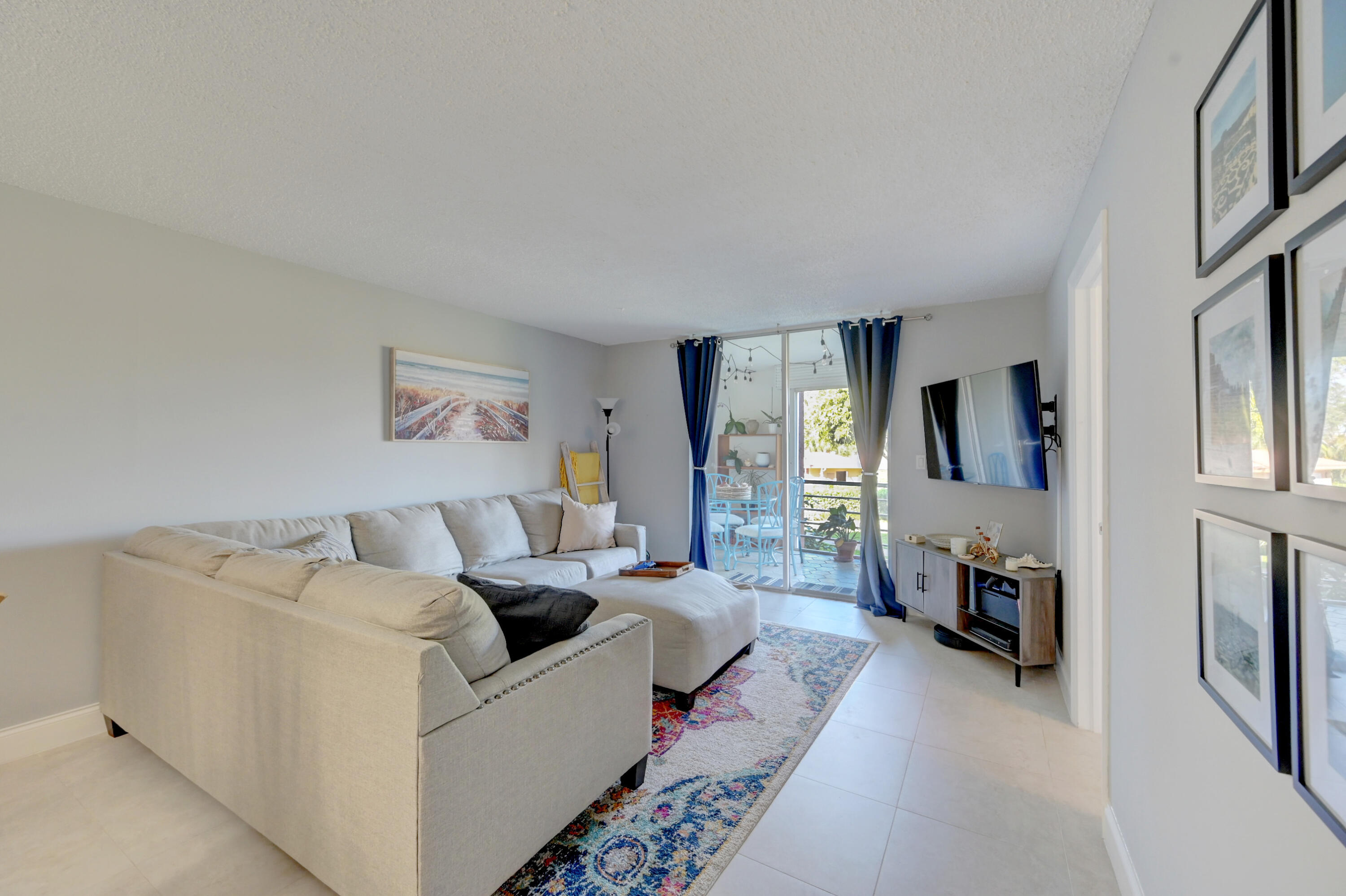 5201 Northwest 2nd Avenue, Unit 212 Boca Raton, FL 33487 - Photo 8 of 24 LIVING SPACE