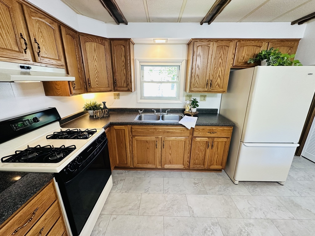 22 Contessa Drive Springfield, MA 01119 - Photo 8 of 36