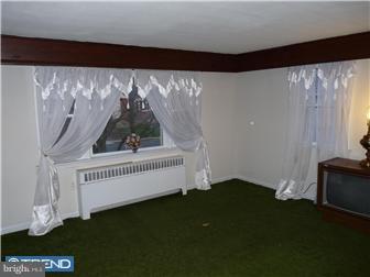 333 Rutledge Avenue Folsom, PA 19033 - Photo 2 of 12 Living Room