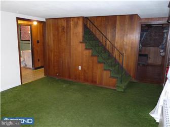 333 Rutledge Avenue Folsom, PA 19033 - Photo 3 of 12 Living Room