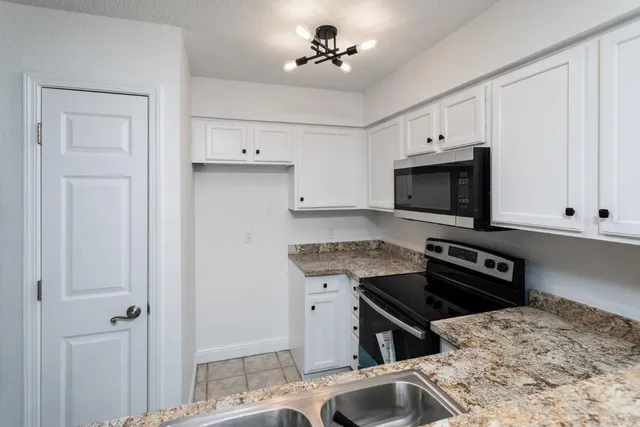 $165,000 | 2881 Huntington Boulevard, Unit 121, Fresno, CA 93721