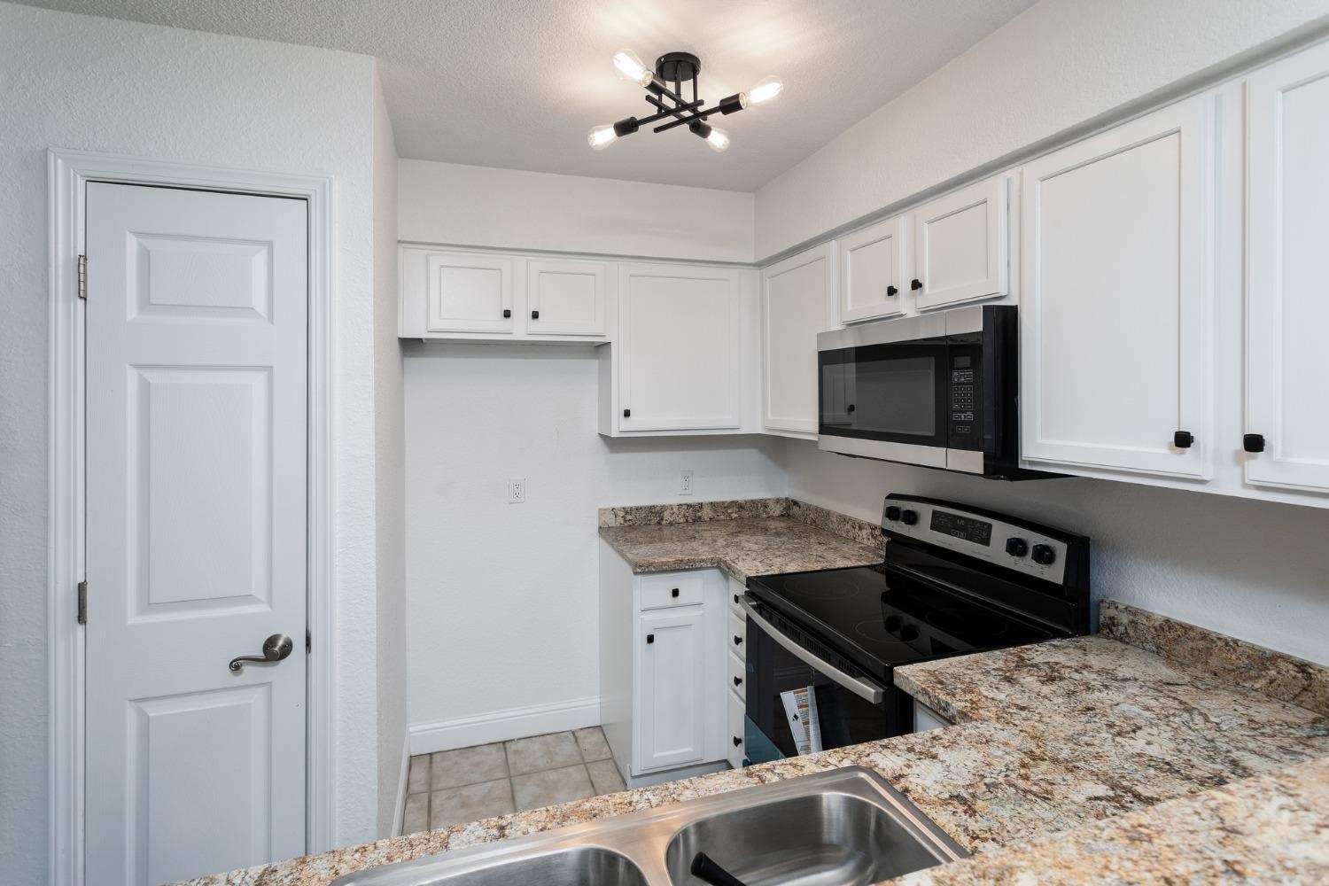 2881 Huntington Boulevard, Unit 121 Fresno, CA 93721 - Photo 11 of 26