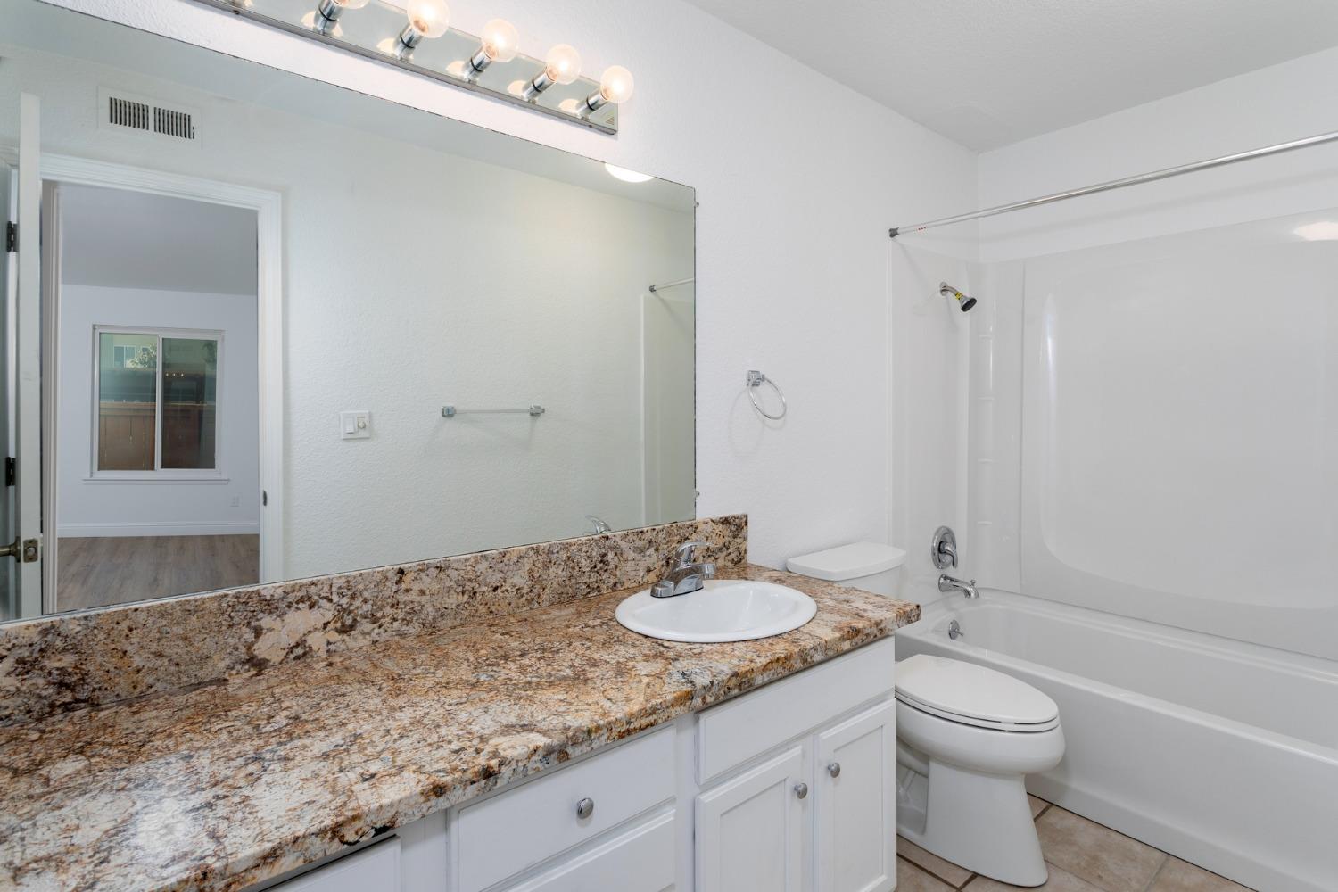 2881 Huntington Boulevard, Unit 121 Fresno, CA 93721 - Photo 16 of 26