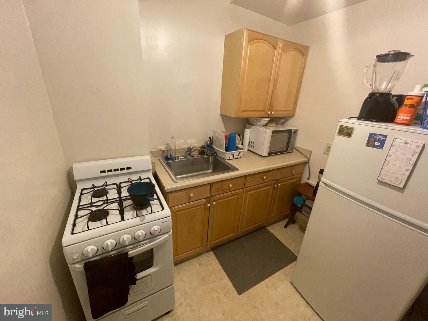 1115 North Calvert Street Baltimore, MD 21202 - Photo 18 of 35 a utility room with dryer and washer