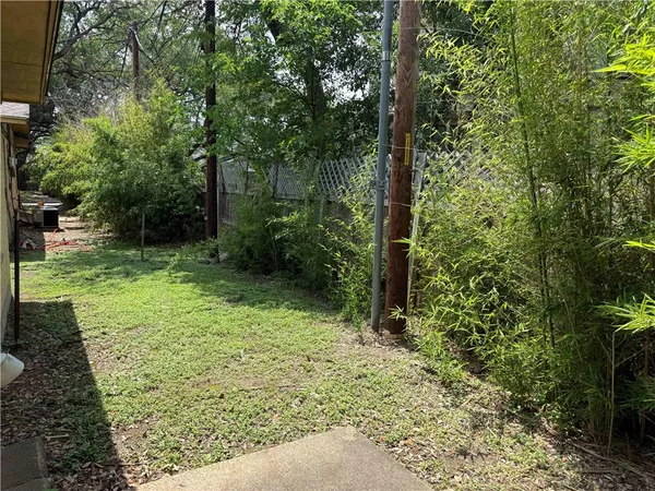 $875 | 514 East 30th Street, Unit B1, Bryan, TX 77803
