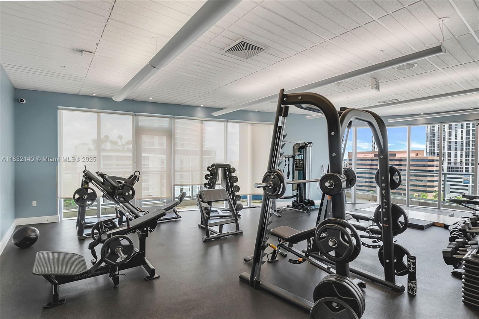 185 Southwest 7th Street, Unit 2204 Miami, FL 33130 - Photo 17 of 21 a view of a room with gym equipment