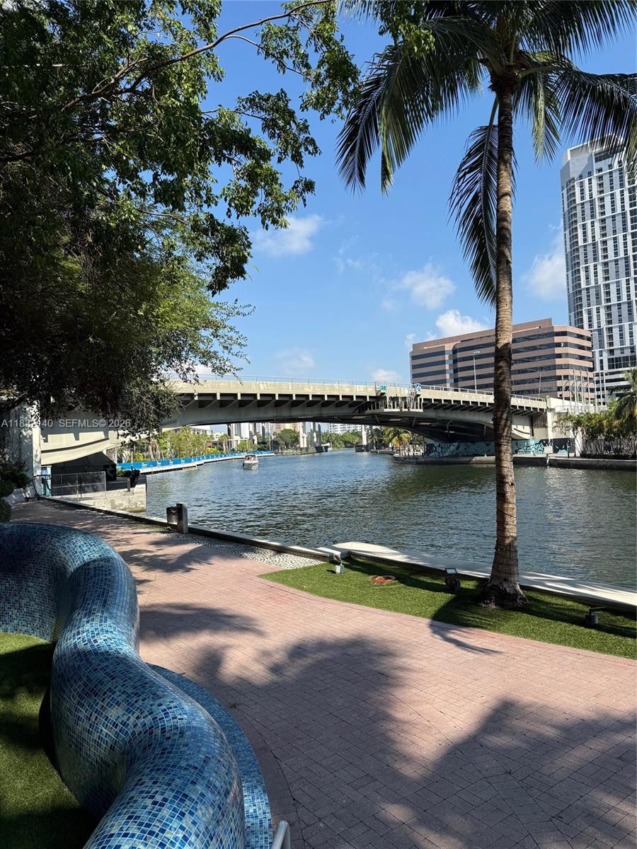 185 Southwest 7th Street, Unit 2204 Miami, FL 33130 - Photo 21 of 24