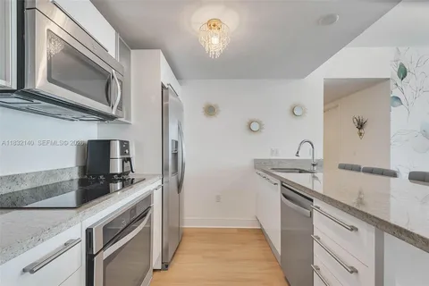 $420,000 | 185 Southwest 7th Street, Unit 2204, Miami, FL 33130