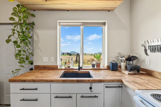 $295,000 | 38220 Fitness Lane East, Davenport, WA 99122