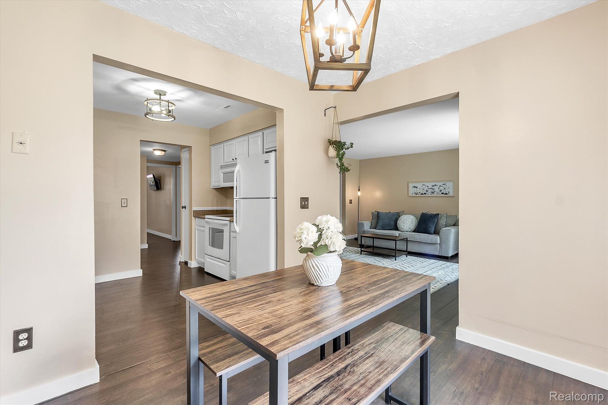 505 West Highland Road, Unit C12 Howell, MI 48843 - Photo 8 of 23 Dining Area
