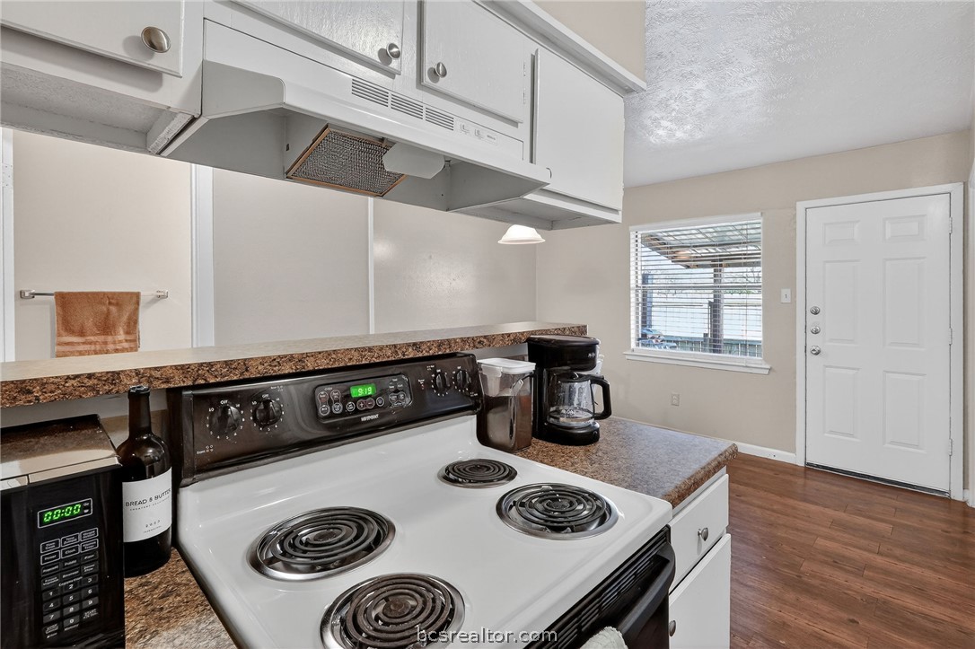 1400 Summit Street, Unit B College Station, TX 77845 - Photo 10 of 28