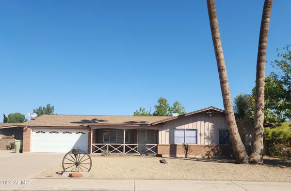 $2,200 | 4330 West Royal Palm Road, Glendale, AZ 85302