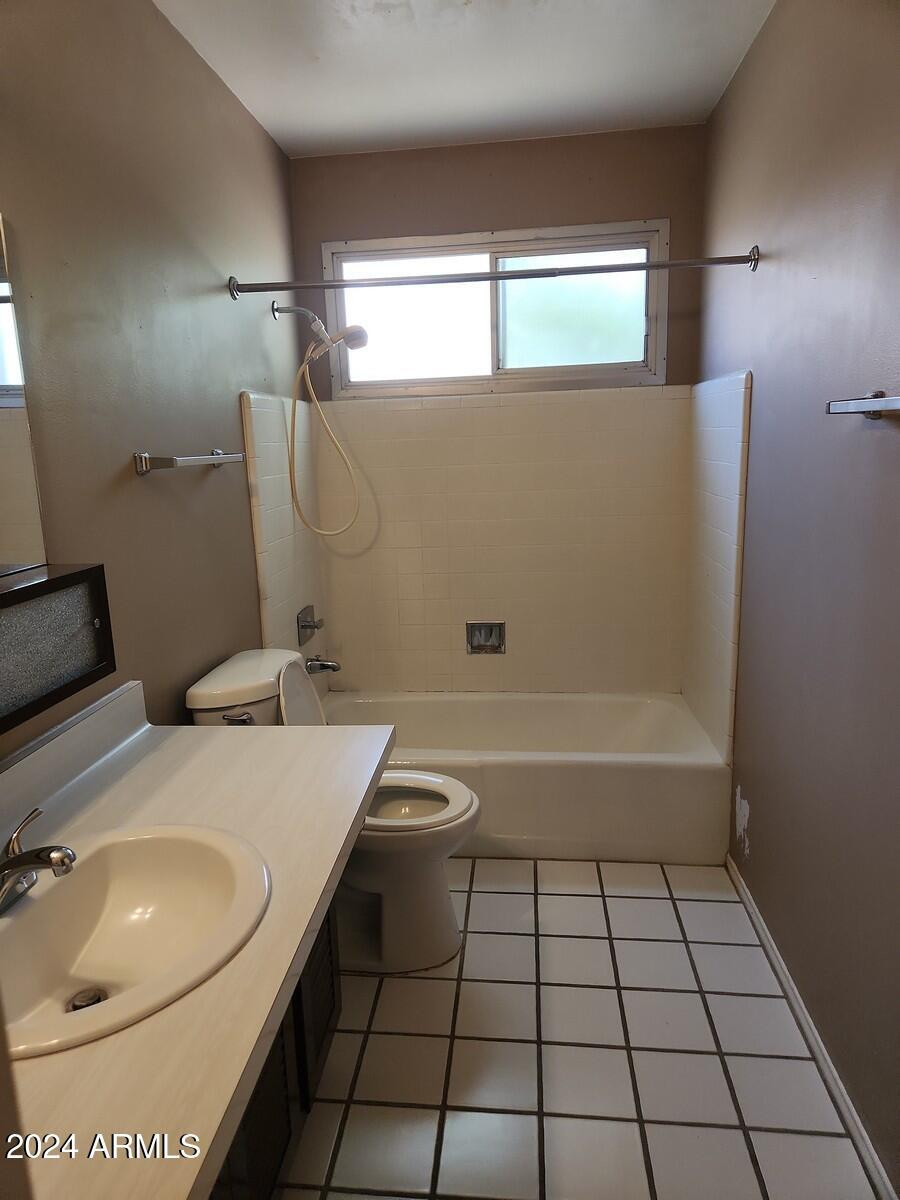 4330 West Royal Palm Road Glendale, AZ 85302 - Photo 14 of 21 a bathroom with a sink a toilet and bathtub
