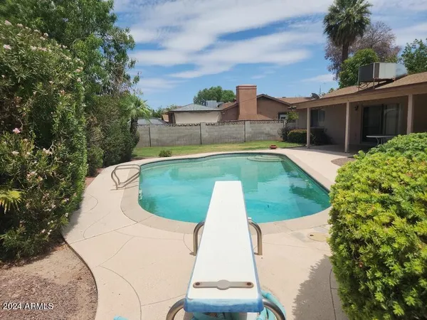$2,200 | 4330 West Royal Palm Road, Glendale, AZ 85302