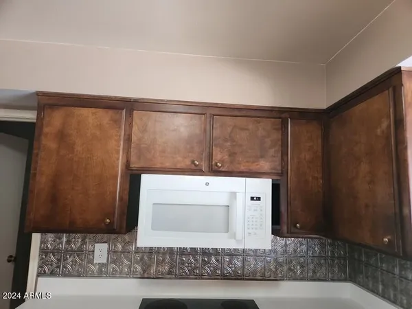 $2,200 | 4330 West Royal Palm Road, Glendale, AZ 85302