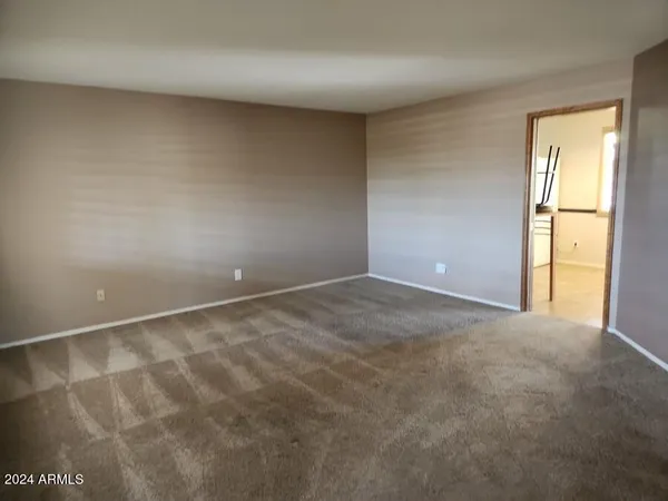 $2,200 | 4330 West Royal Palm Road, Glendale, AZ 85302