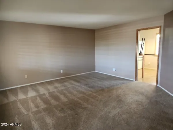 $2,200 | 4330 West Royal Palm Road, Glendale, AZ 85302