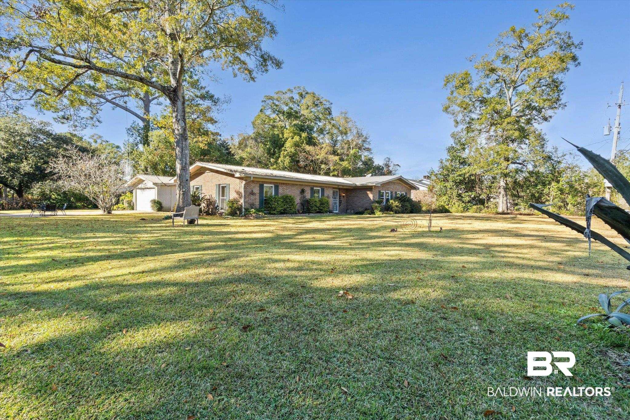 324 Hadrian Street Mobile, AL 36606 - Photo 2 of 33 Front Yard