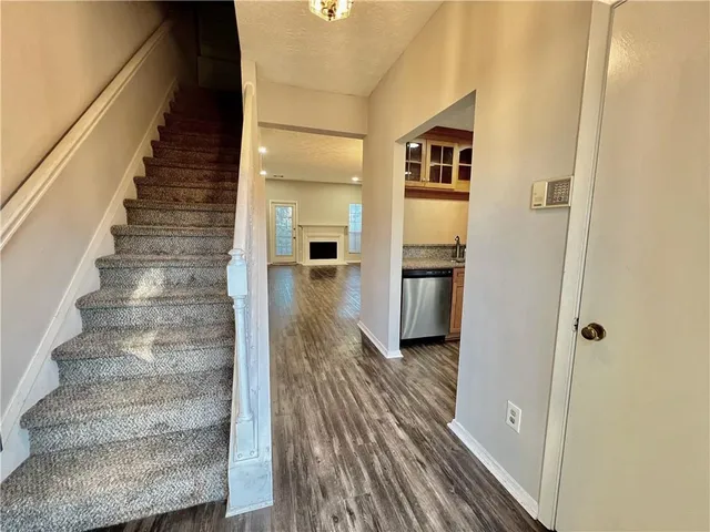 $1,850 | 206 Wedgewood Way, Atlanta, GA 30350