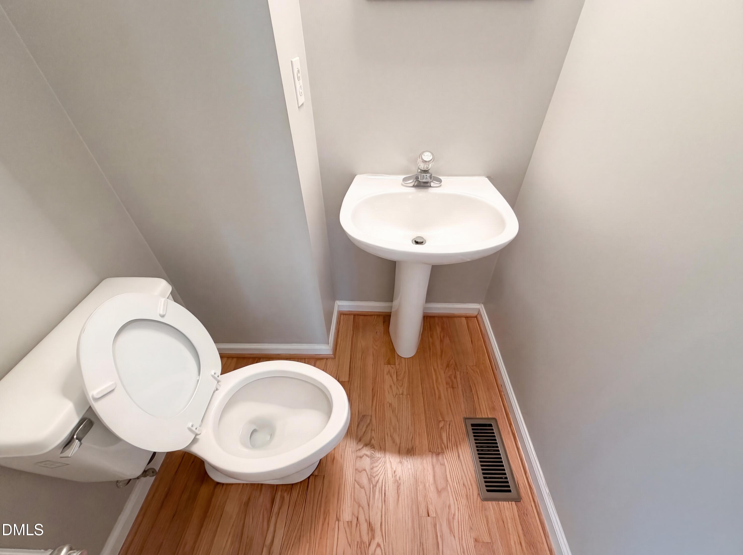 304 Arlington Ridge Cary, NC 27513 - Photo 9 of 18 listing_8