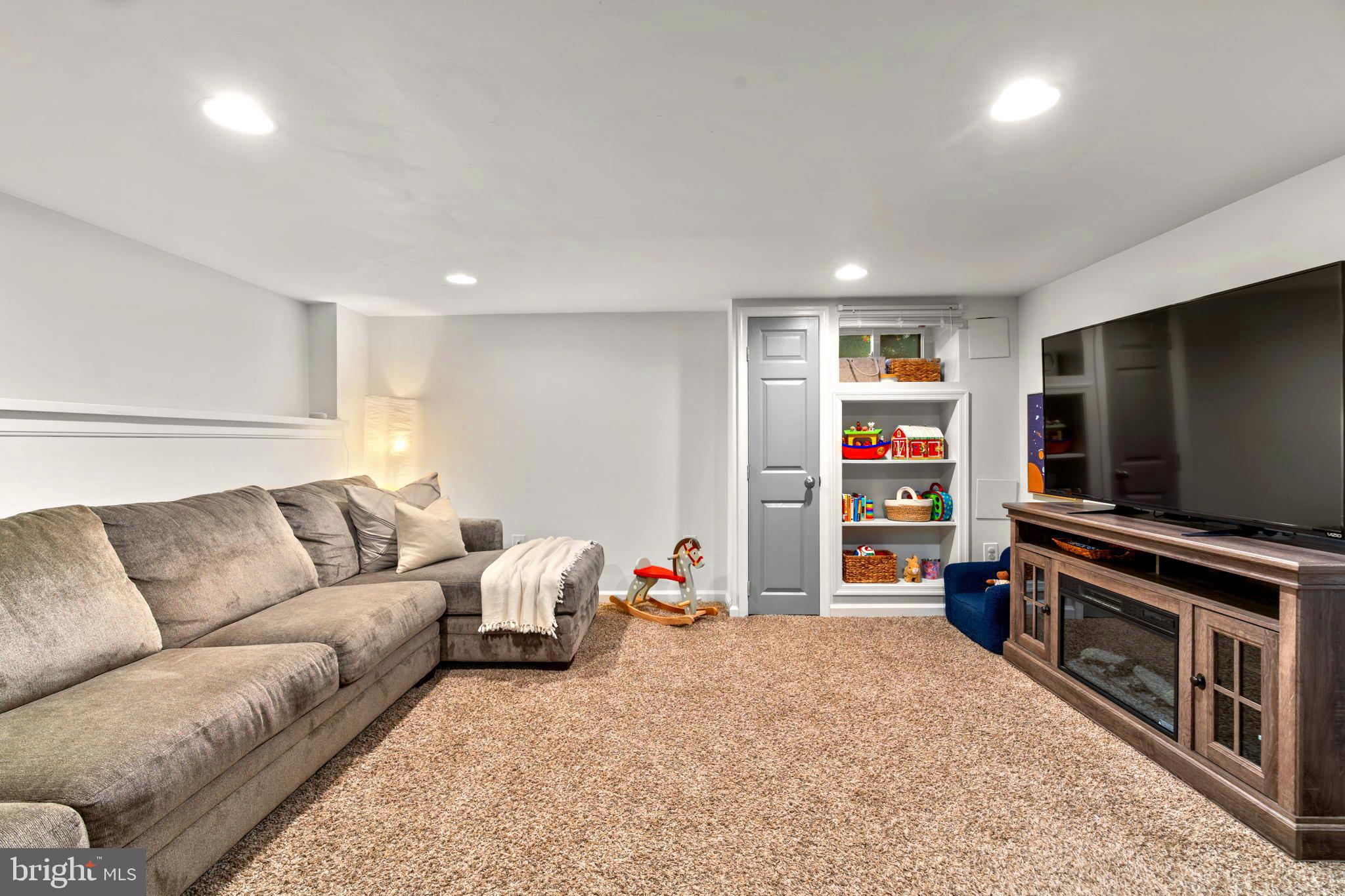 1126 Elm Road Baltimore, MD 21227 - Photo 22 of 30 Lower level for games, movies or a horseback ride