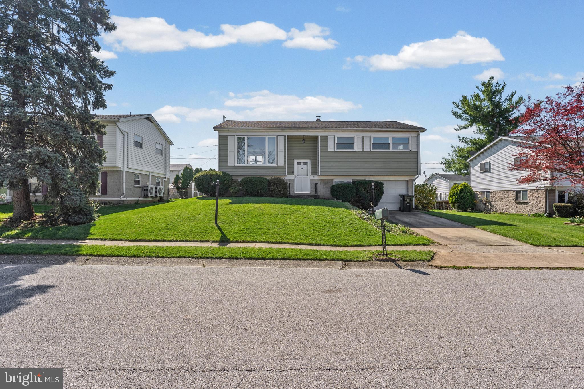 982 Marbrook Lane York, PA 17404 - Photo 3 of 26