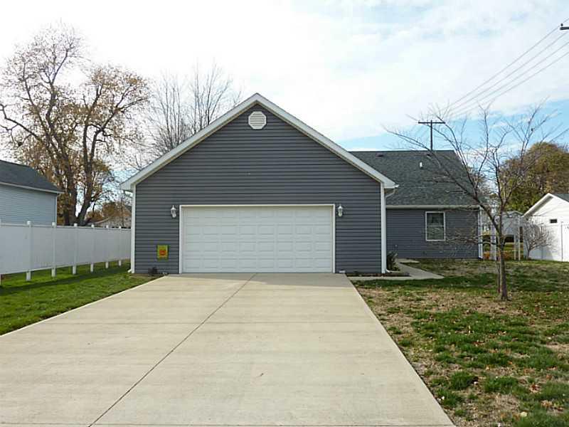 237 Maple Street Tipton, IN 46072 - Photo 4 of 21 Gallery Image 4