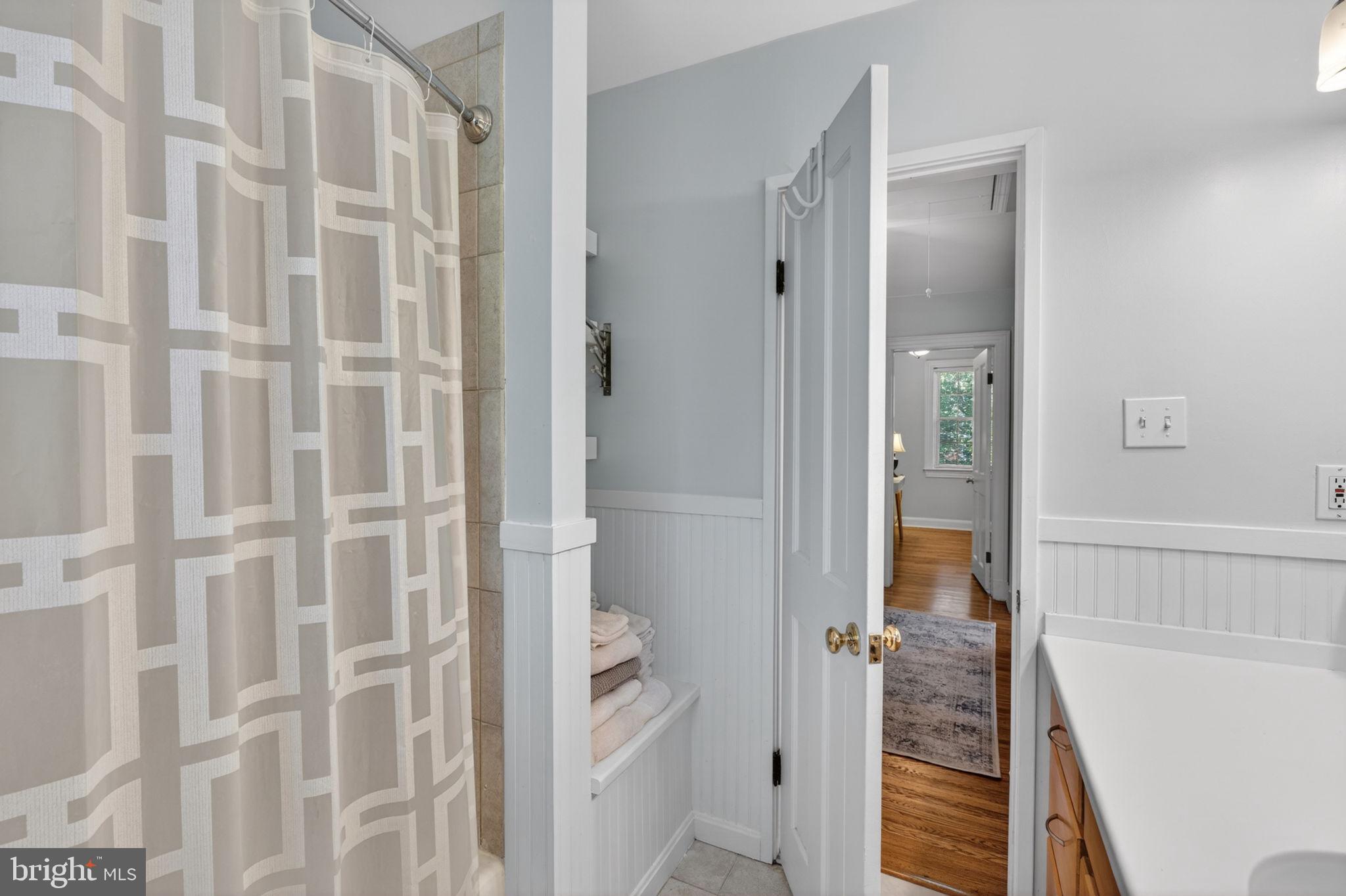 158 Hopkins Road Baltimore, MD 21212 - Photo 35 of 68 Bright and inviting bathroom retreat.