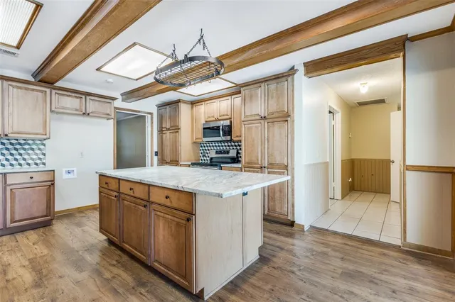a kitchen that has a lot of cabinets in it
