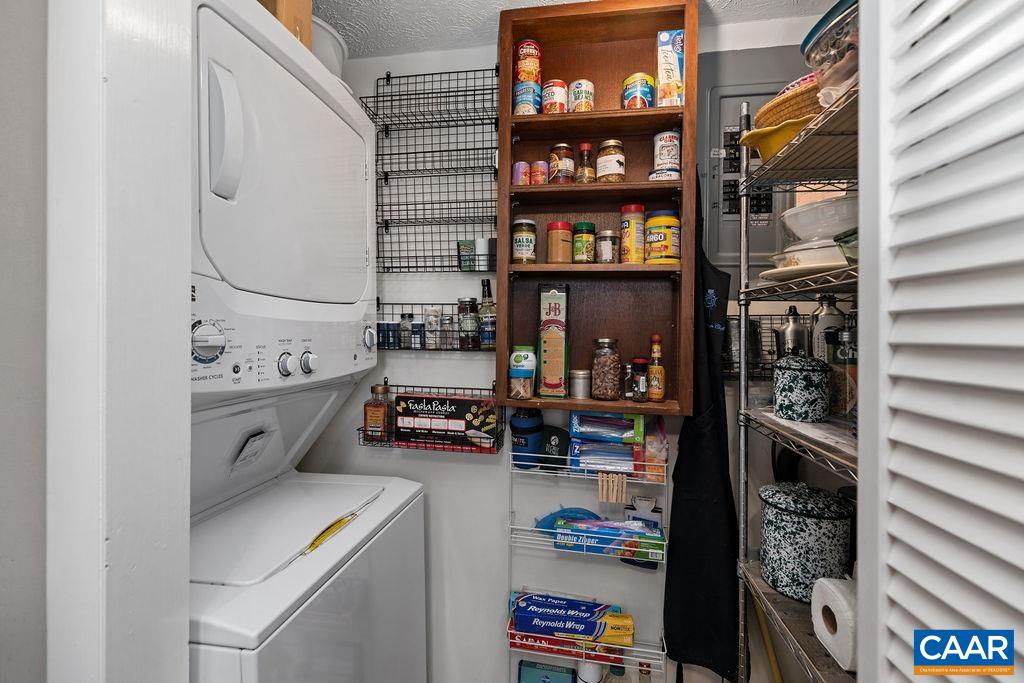 453 3 Ridges Roseland, VA 22967 - Photo 10 of 21 a utility room with washer and dryer