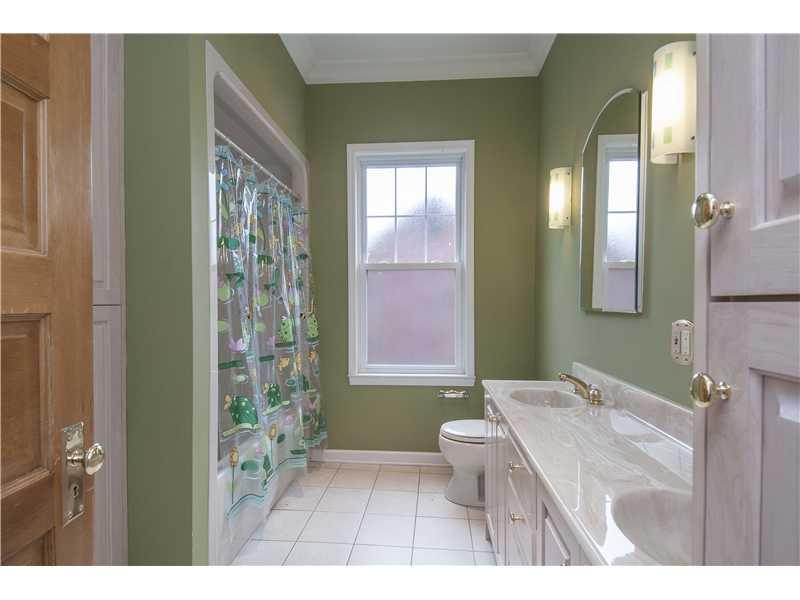 6340 Darlington Road Pittsburgh, PA 15217 - Photo 19 of 25 Full Bath.