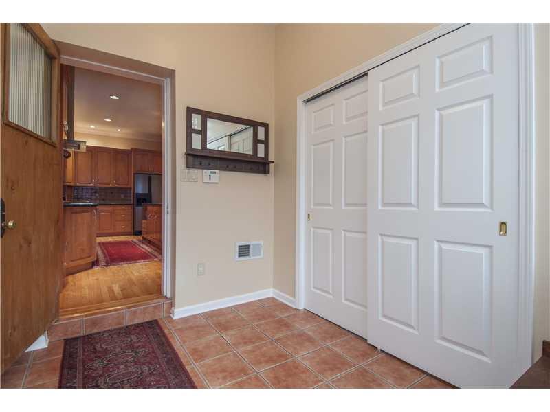 6340 Darlington Road Pittsburgh, PA 15217 - Photo 10 of 25 Entry/Foyer.