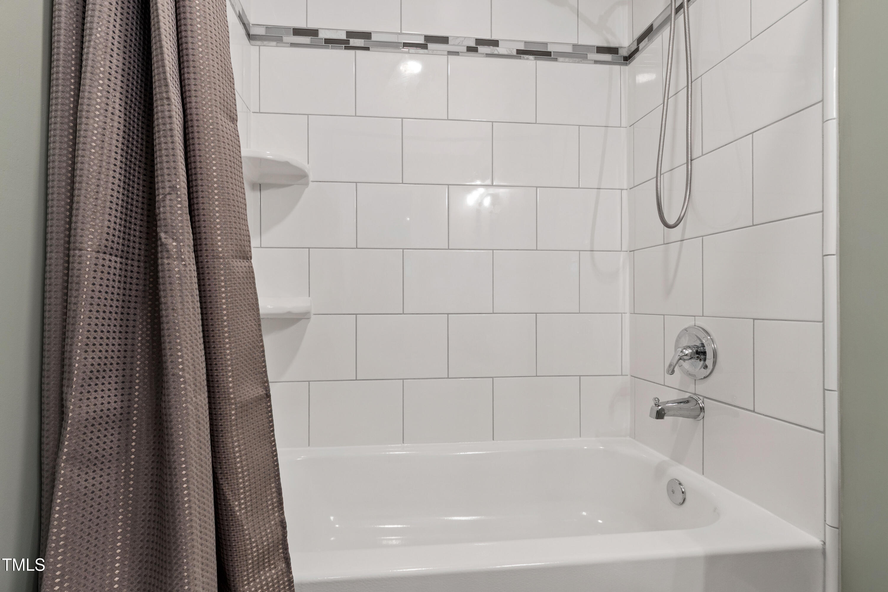 409 Broadmoor Way Clayton, NC 27520 - Photo 35 of 55 a bathroom with a bathtub
