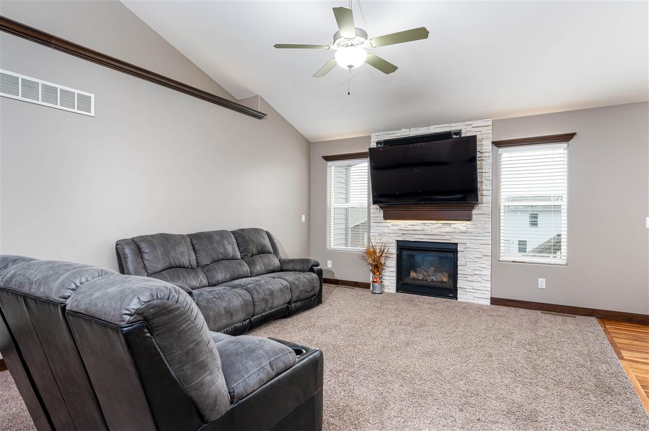 5319 Ruhd Street Southwest Cedar Rapids, IA 52404 - Photo 2 of 28 Gallery Image 2
