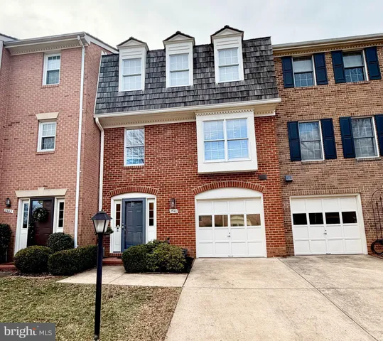 $815,000 | 2940 Oakborough Square, Oakton, VA 22124